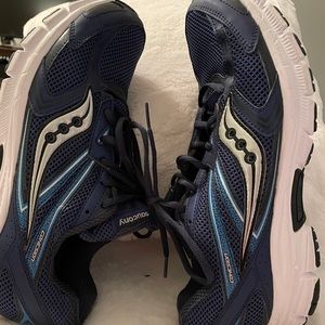 Men’s Saucony Cohesion grid size 11.